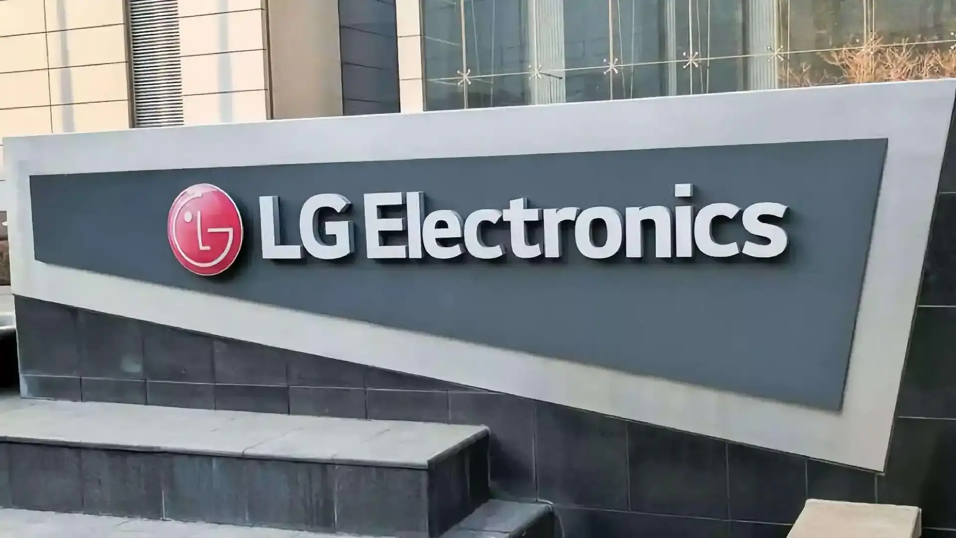 LG Electronics plans to invest $1 billion in India